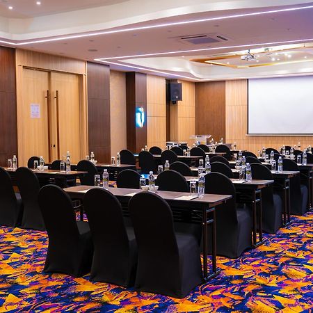 The Waterfront Hotel Kuching Dış mekan fotoğraf Meeting room