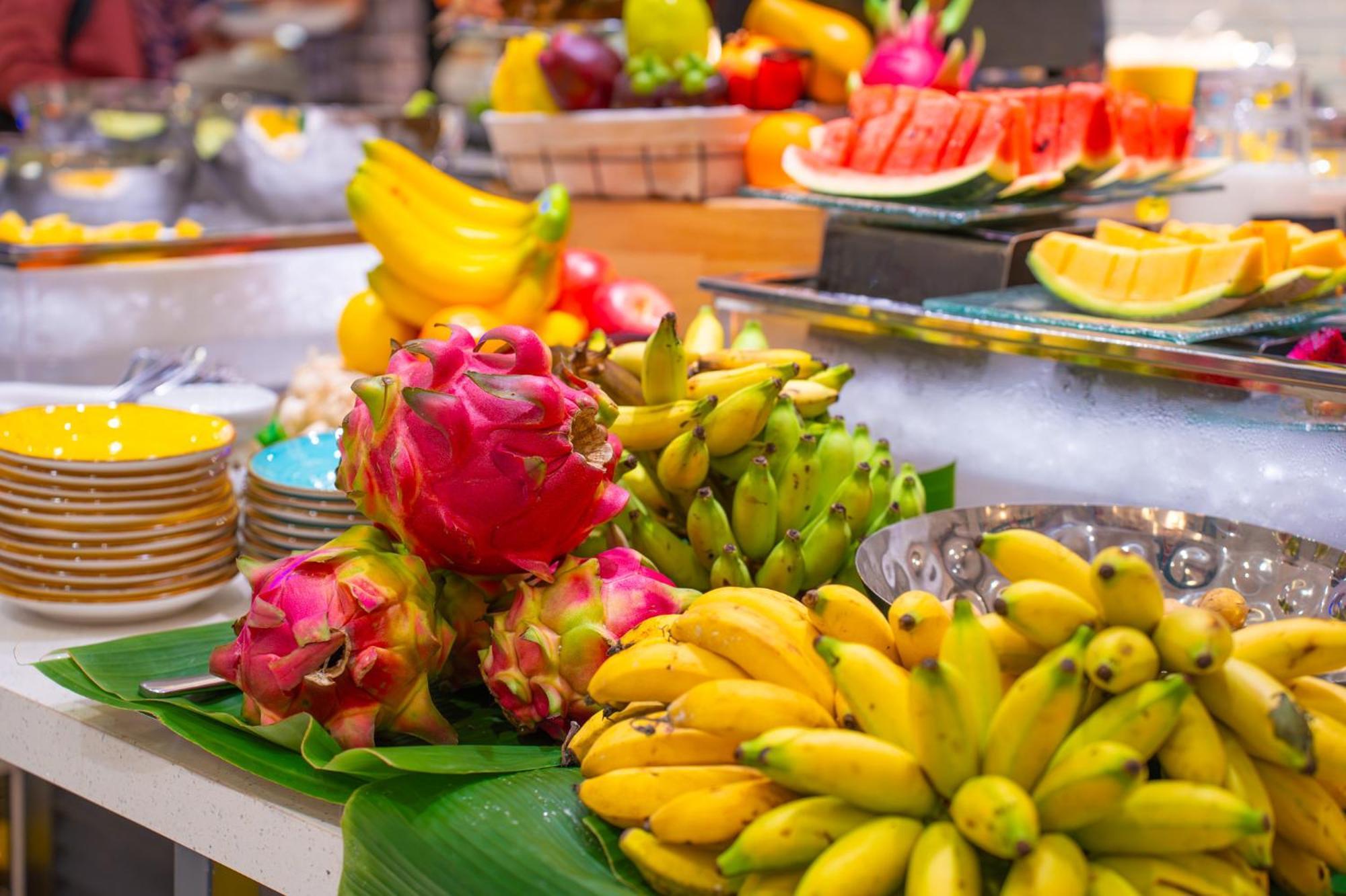 The Waterfront Hotel Kuching Dış mekan fotoğraf Fruit