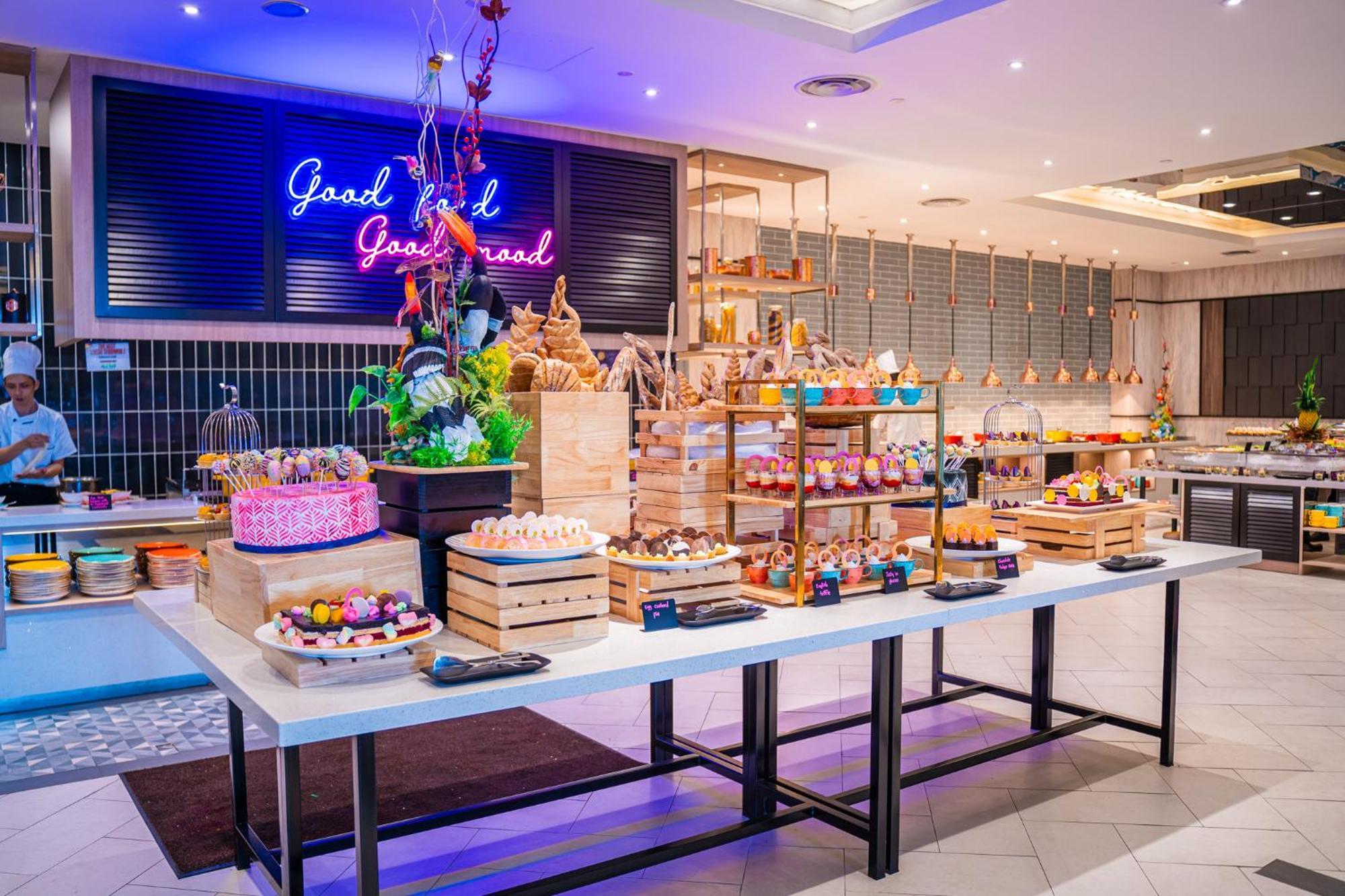 The Waterfront Hotel Kuching Dış mekan fotoğraf The dessert counter at the buffet