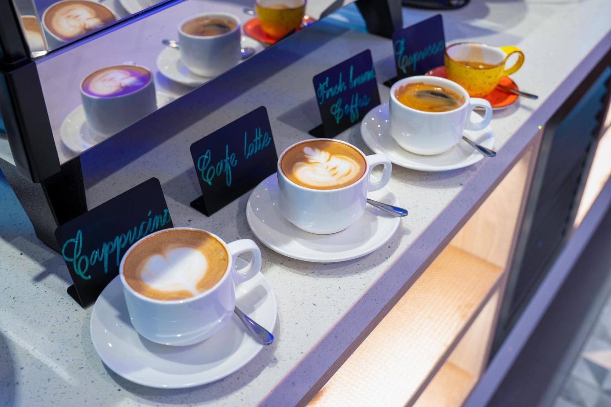 The Waterfront Hotel Kuching Dış mekan fotoğraf Coffee at the airport